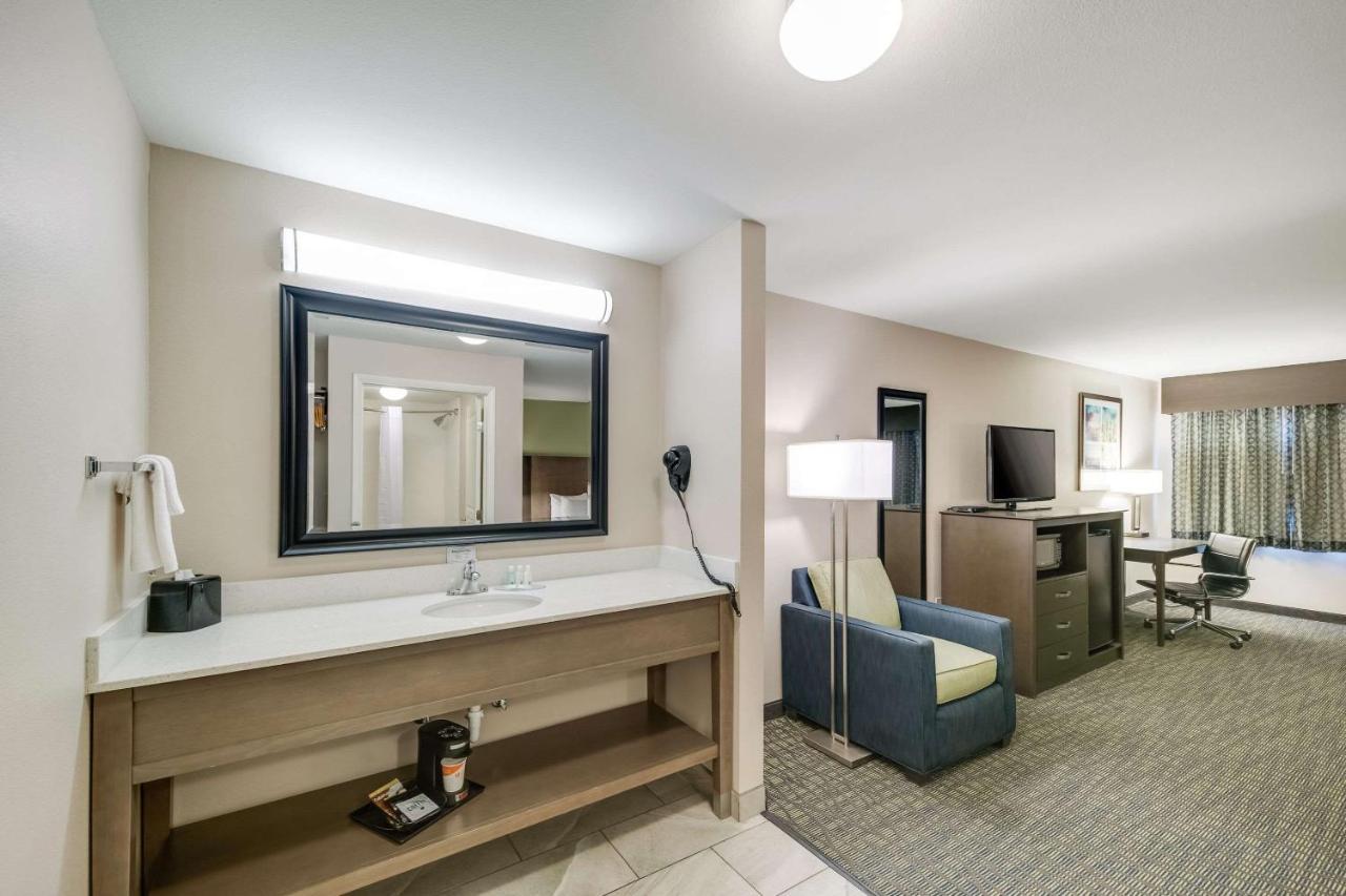 Quality Inn & Suites Адмор Екстериор снимка